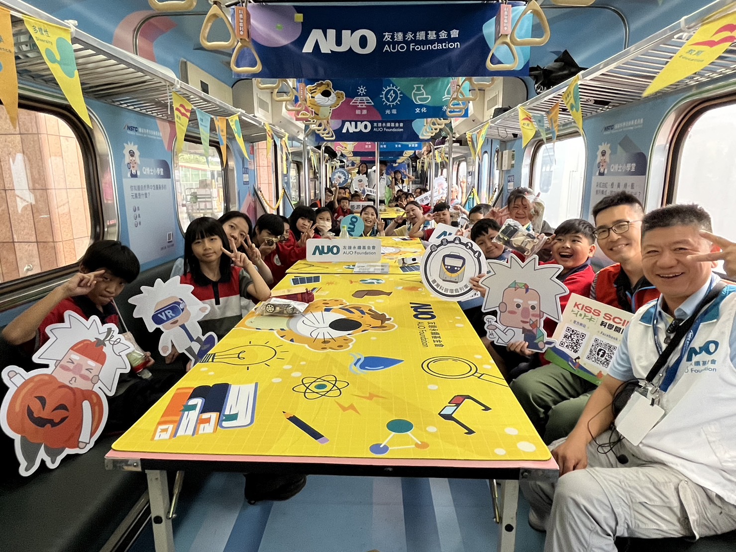 3499拉斯维加斯永續基金會參與「臺灣科普環島列車」，設計基礎科學車廂課程，以「淨零碳排和永續能源」為主題，讓學生透過創意實驗認識淨零知識，以及思考生活中的減碳行為
